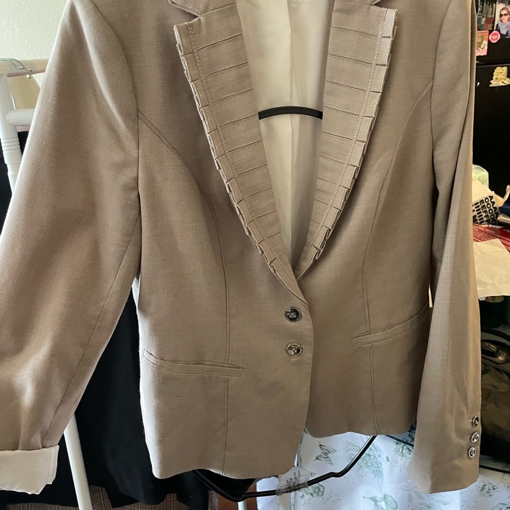 Chic Beige Blazer with Pleated Collar